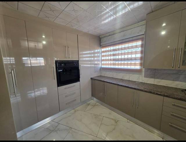5 BEDROOM HOUSE FOR SALE IN HENLEY-ON-KLIP